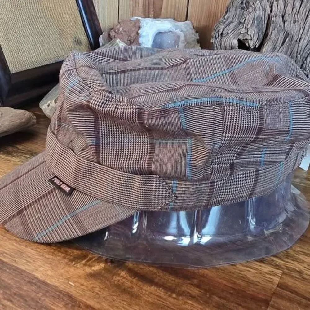 Pugs Gear Brown Plaid Newsboy Cabbie Hat Flat Cap NWT One Size Casual